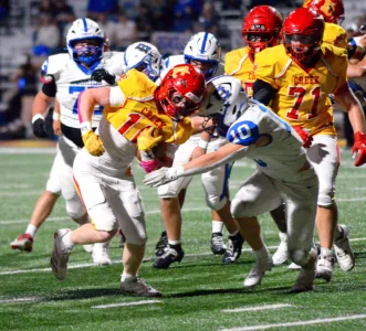 Mazar, Starr lead Creek over the Huskies